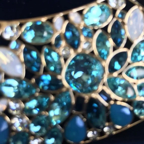 Gorgeous Azure & Gold authentic Swarovski necklace. With matching Cuff - Picture 5 of 9